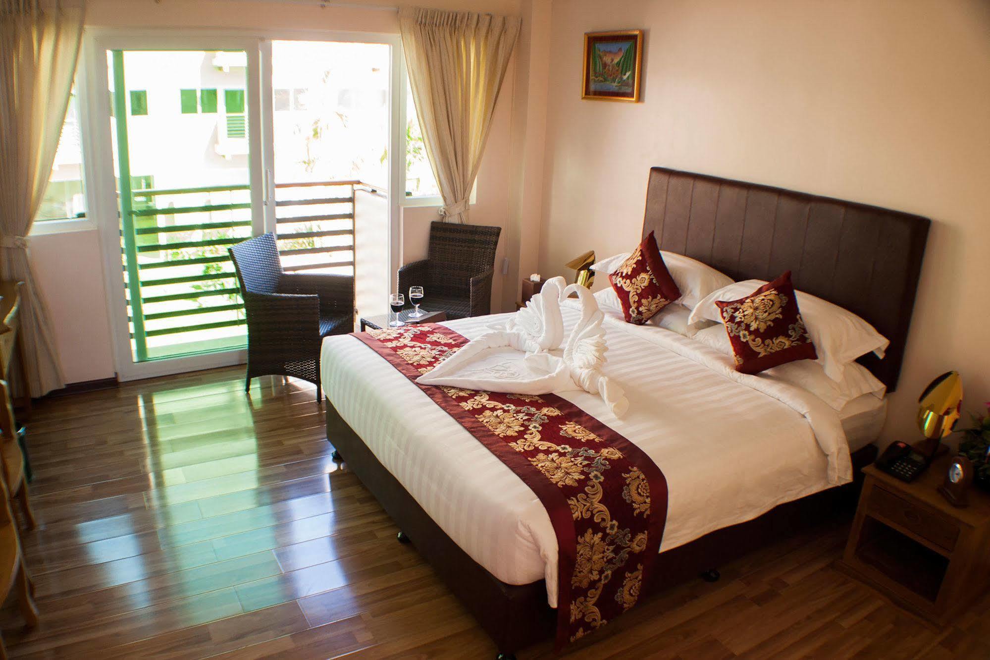 Hotel Sincere Smile Yangon Exterior photo